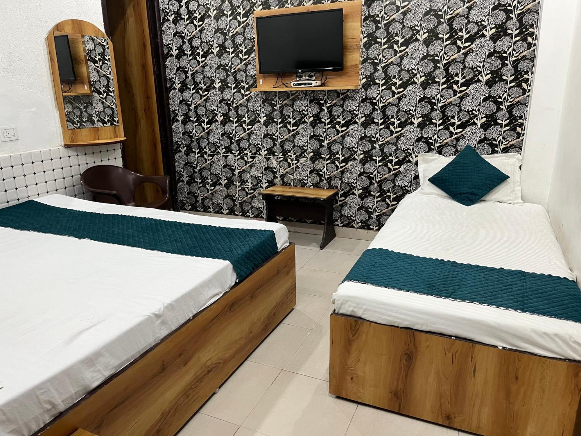 Sharma'S Bnb Amritsar Exteriör bild