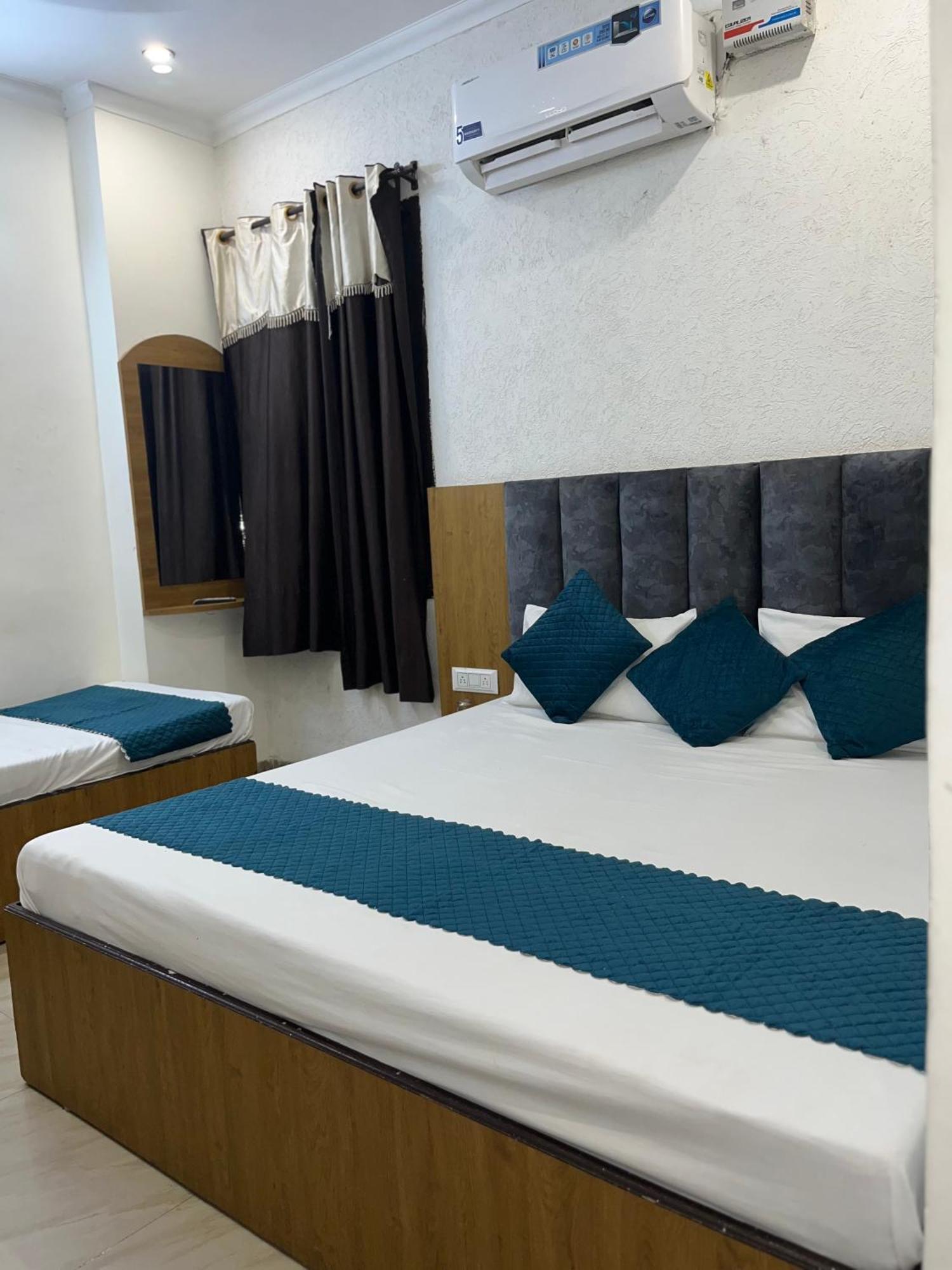 Sharma'S Bnb Amritsar Exteriör bild