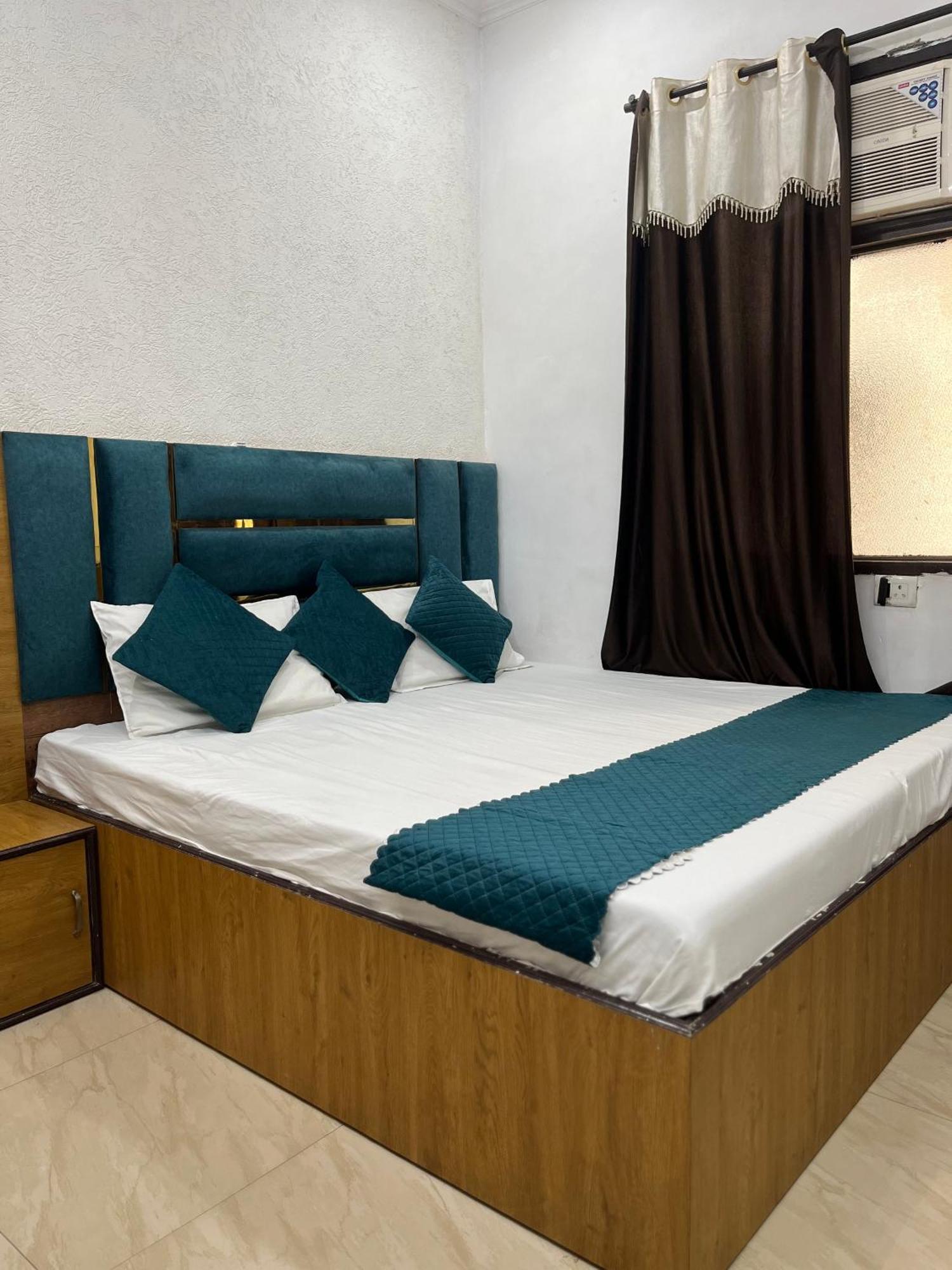 Sharma'S Bnb Amritsar Exteriör bild