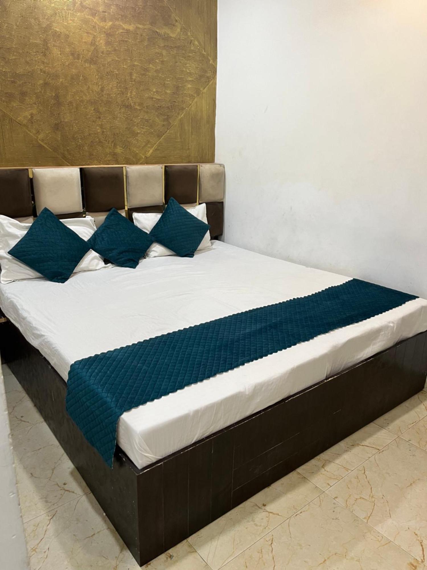 Sharma'S Bnb Amritsar Exteriör bild