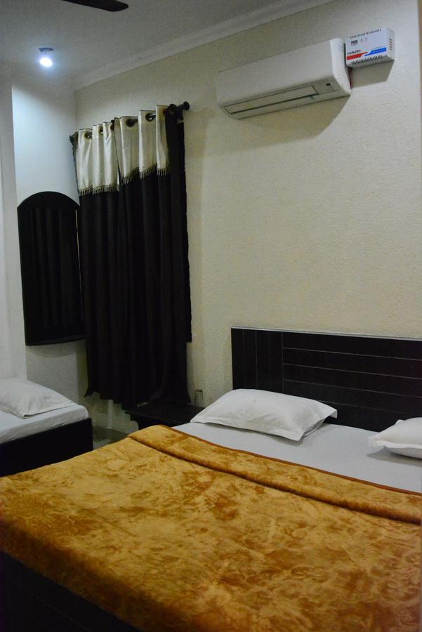 Sharma'S Bnb Amritsar Exteriör bild